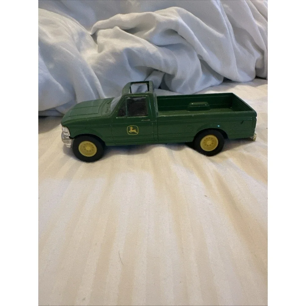 1990's Metal (Working Tailgate) Ertl John Deere Dealership Truck Vintage Green‎